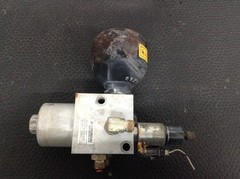 Hyundai HL757TM-9 Hydraulic Valve – Used | P/N 31LN10310
