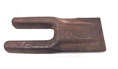 PENGO FAS-N-LOK DIRT TEETH 1650 40°/50°-ANGLE 1XS 2-1/4″-TEETH 5″OAL 2-1/8″OAW