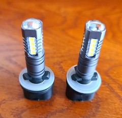 2 LED light bulbs for Deere 4200 4300 4400 4500 4100 4110 4600 M807906 headlight
