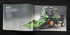 1982 1983 JOHN DEERE 4420 6620 7720 8820 TITAN CORN BEAN COMBINE BROCHURE MINTY