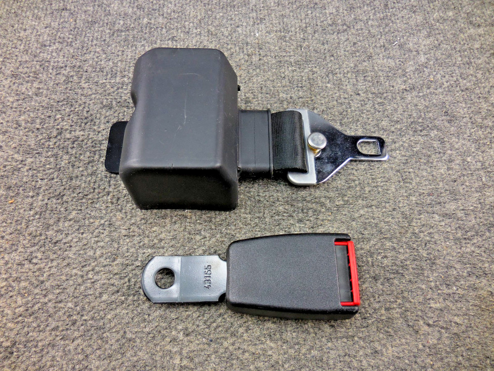 Unused Beams Retractable Seat Lap Belt HL23144C 1508820 55601