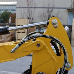 1.8 Ton Mini Excavator Kubota Diesel Engine Side Swing Quick Hitch Excavator