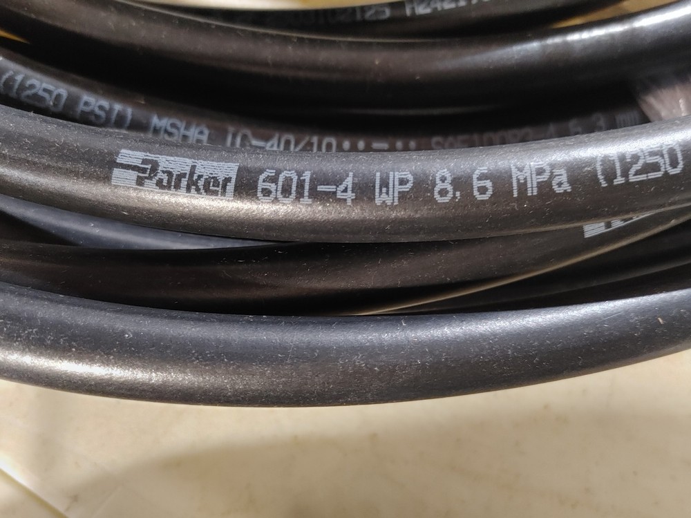 Parker 601-4 1/4″ ID Hydraulic Hose -82 feet -(Y1AW)