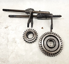 John Deere 4100 4110 G Transaxle Counter Shaft M807662 M807661