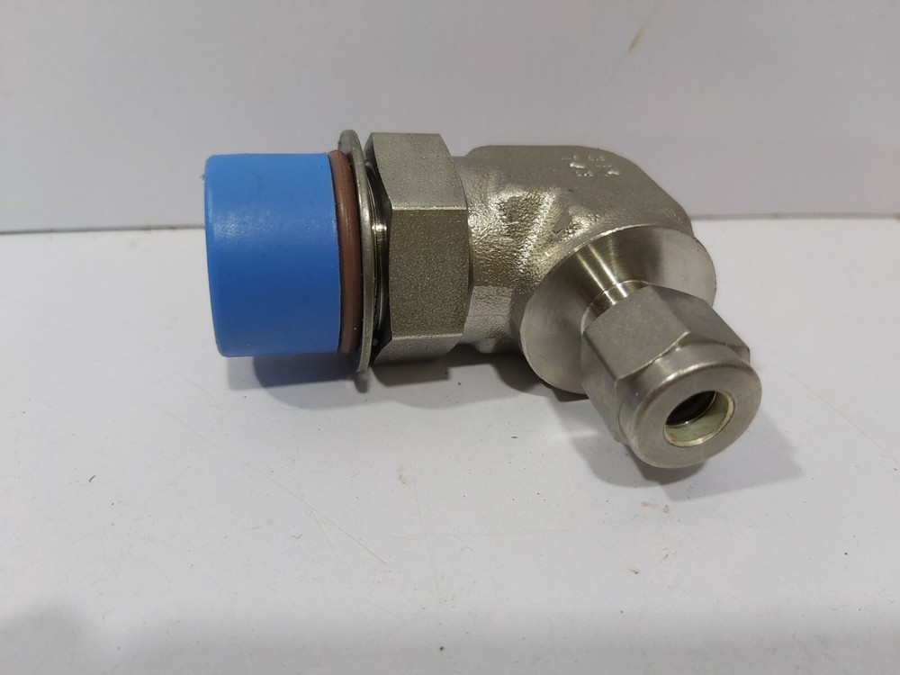 SWAGELOK SS-400-2-10ST ELBOW POSITIONABLE MALE-1/4 TUBBING X 7/8 SAE