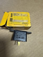 New NOS OEM CAT 8D-6946 24V FLASHER UNIT FOR DIRECTION SIGNAL LIGHTING